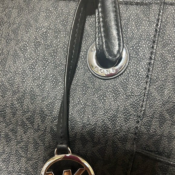 Michael Kors Signature Tote - Picture 3 of 14